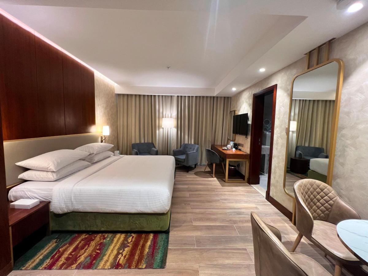 Seasons Aparthotel 4*