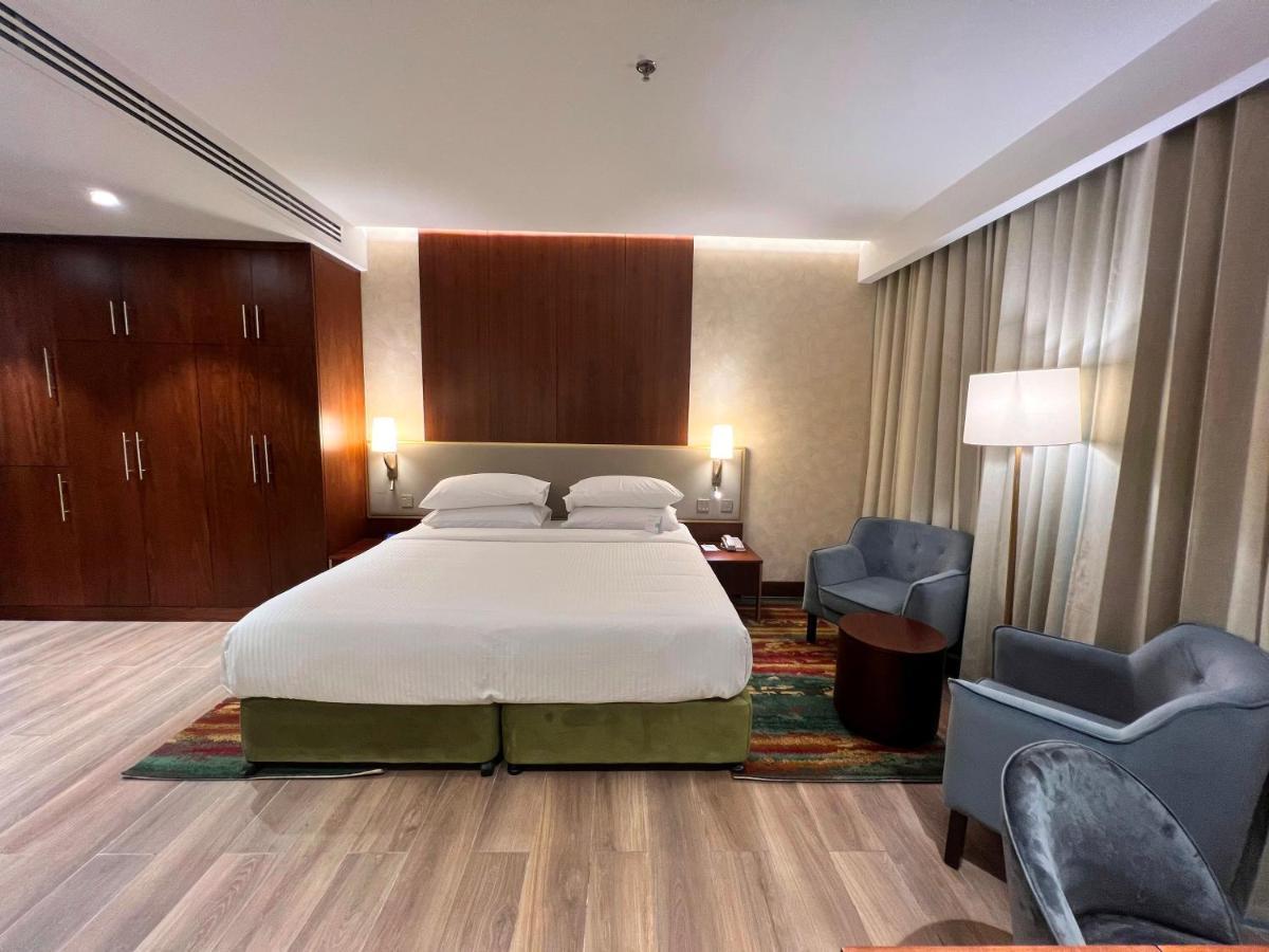 Seasons Aparthotel 4*