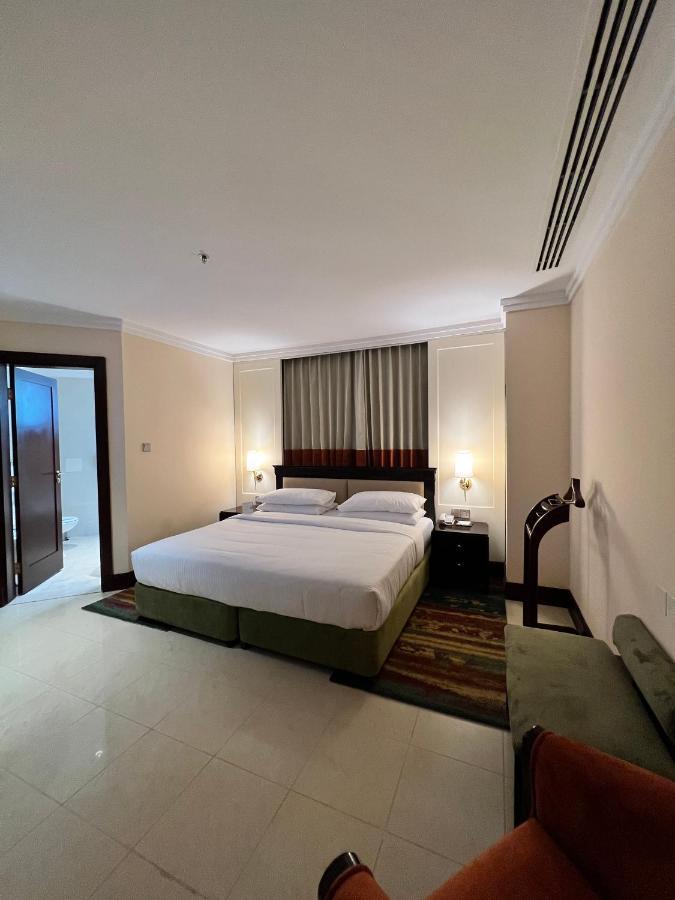 Seasons Aparthotel