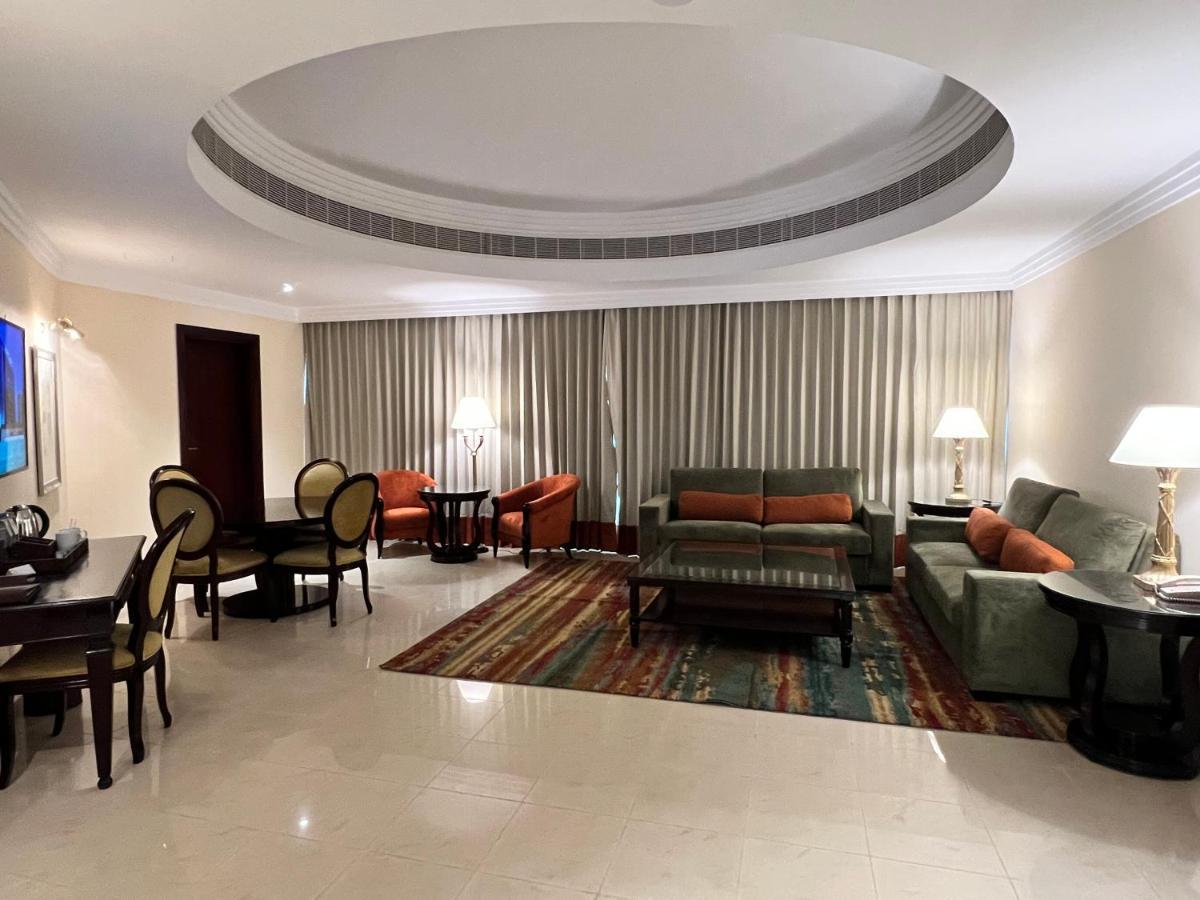 Seasons Aparthotel 4*
